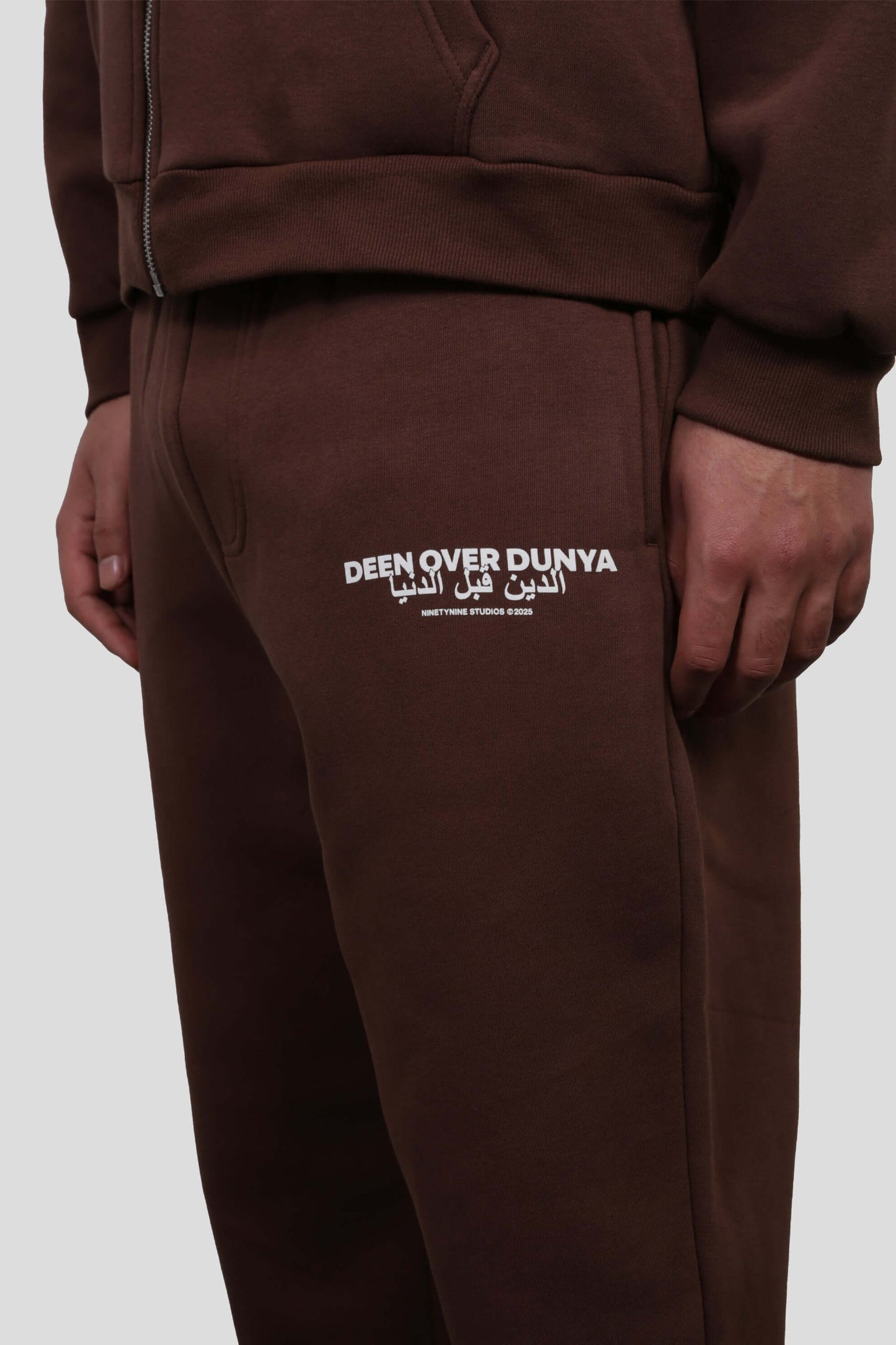 www.ninetyninestudios.de| DEEN OVER DUNYA OPEN LEG JOGGER BROWN | Revolutionary Islamic Streetwear | 99Studios