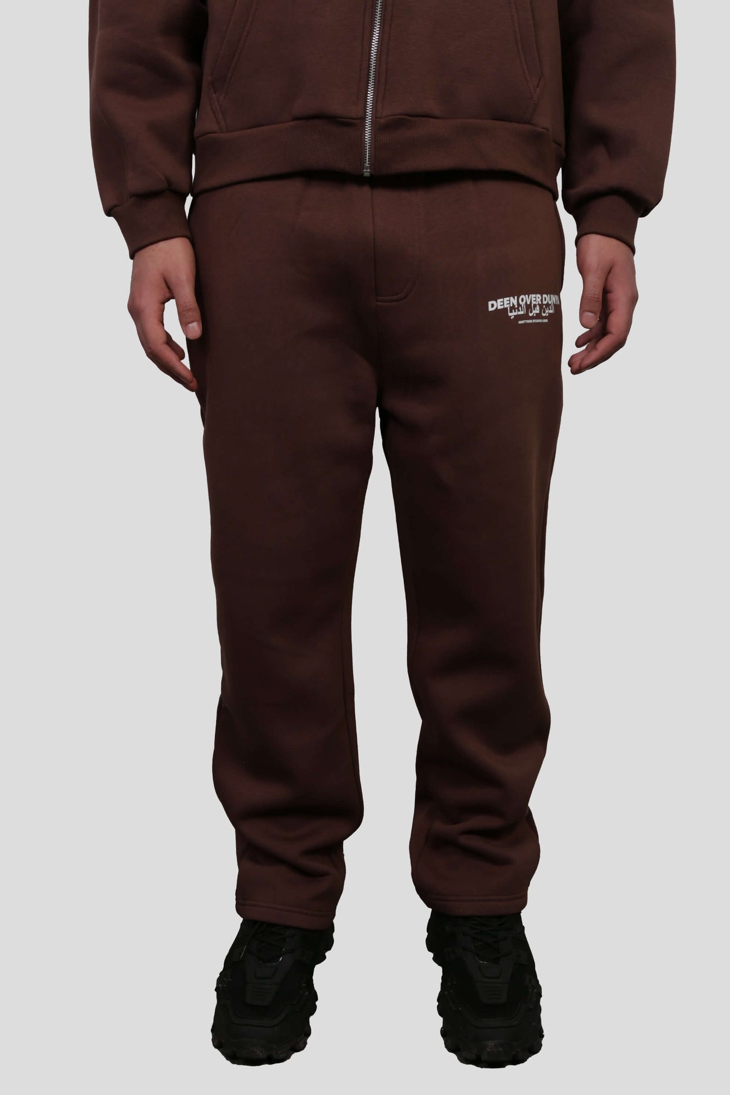 www.ninetyninestudios.de| DEEN OVER DUNYA OPEN LEG JOGGER BROWN | Revolutionary Islamic Streetwear | 99Studios